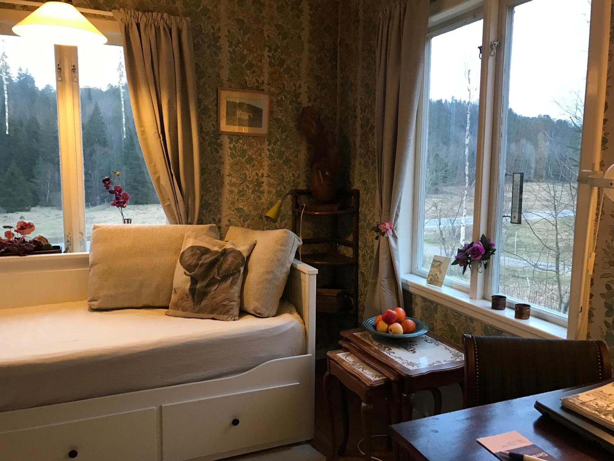Apartment Charmigt Aeldre Hus, Laddbox 22 Kw, 5 Bil-minuter Bad Strömstad