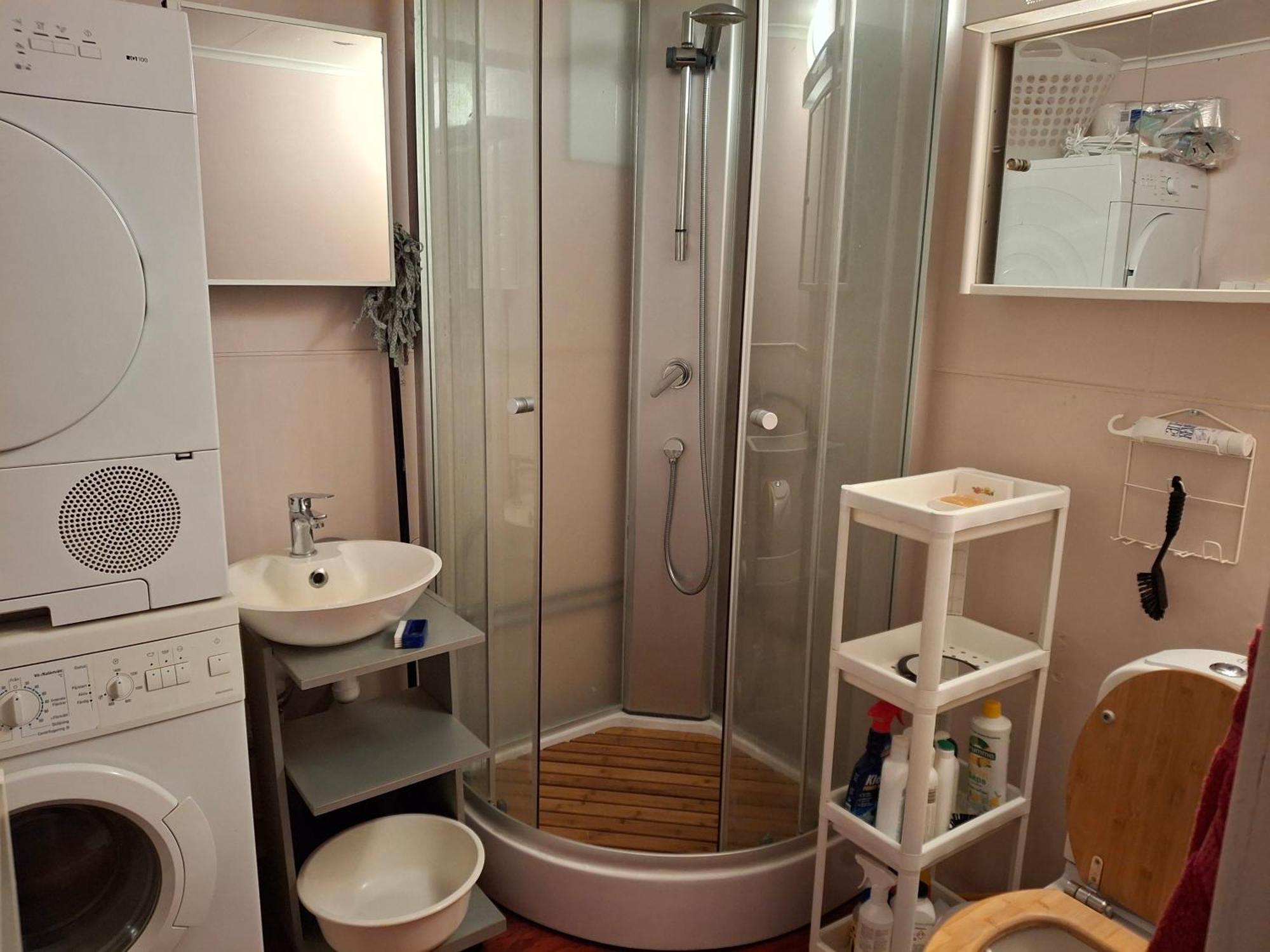 Charmigt Aeldre Hus, Laddbox 22 Kw, 5 Bil-minuter Bad Appartement Strömstad